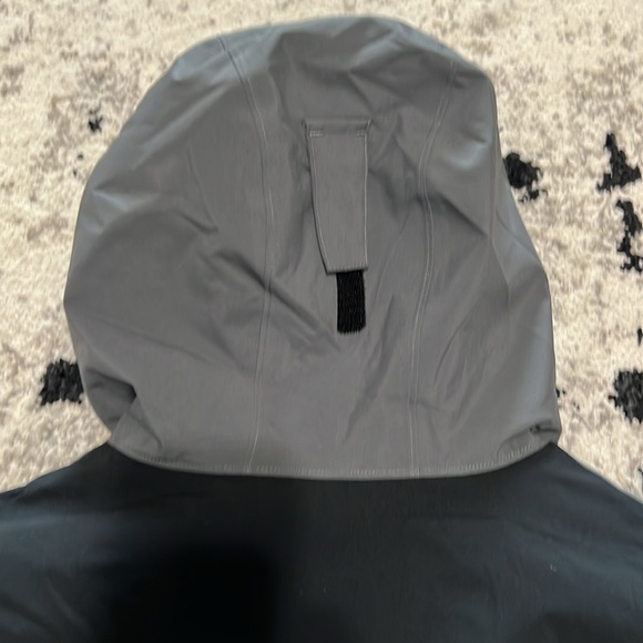 Under Armour Mahlon Waterproof Hooded Pullover jacket Black Grey Boys M L Ski - Picture 10 of 14